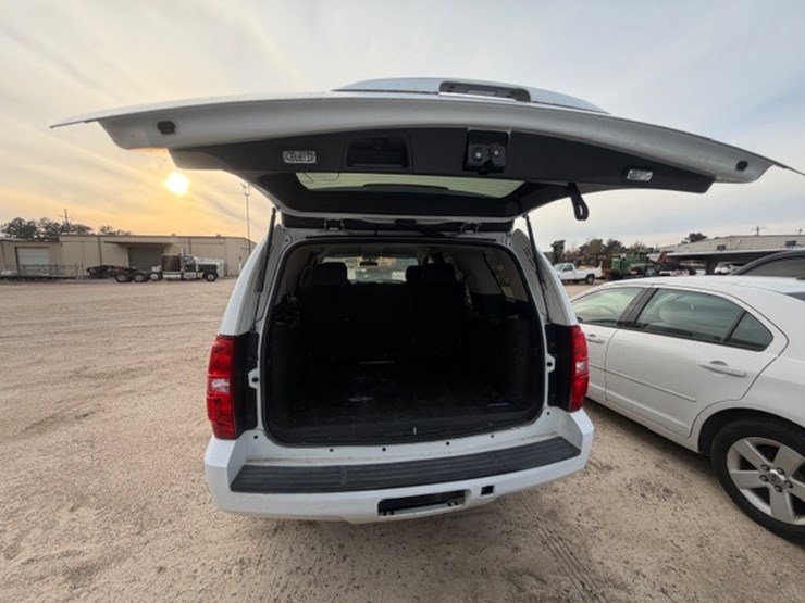 2012-chevrolet-tahoe-image-17