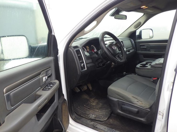 2016-dodge-3500-image-5