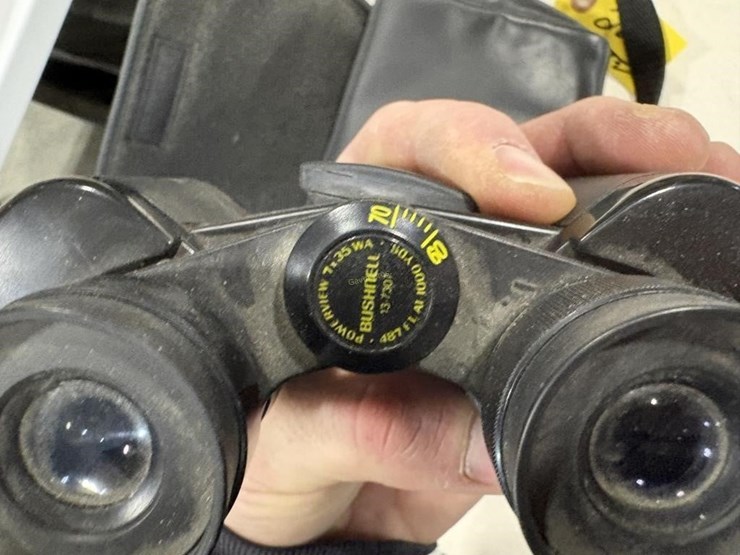 2-binoculars-image-3