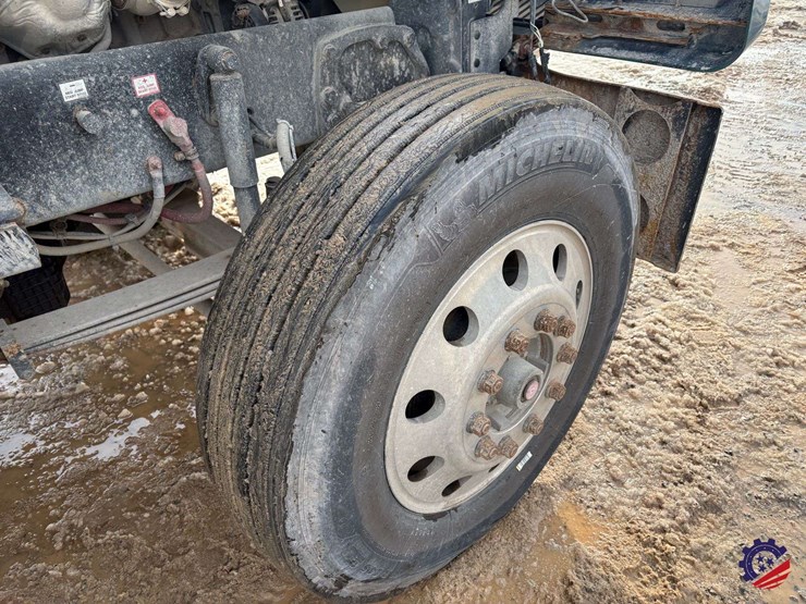 2021-western-star-4900ex-image-35