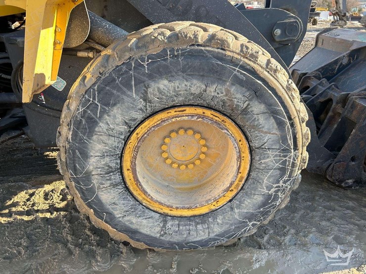 2013-komatsu-wa320-image-29