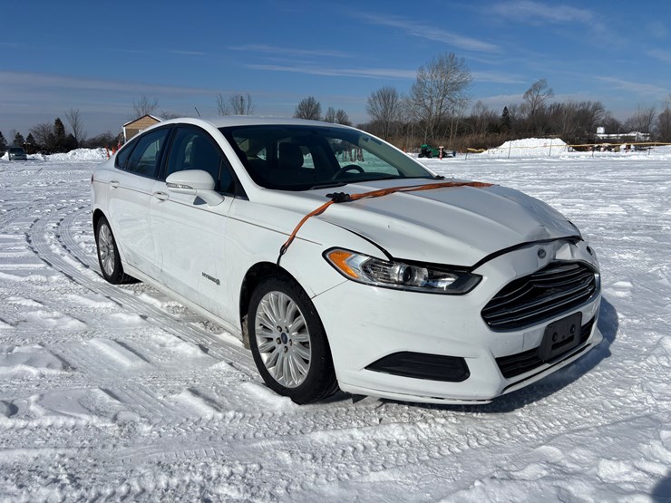 #1119-•-2016-ford-fusion-hybrid-passenger-car-image-2