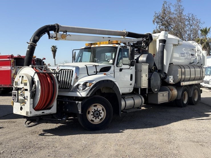 2011-international-workstar-7600-image-1