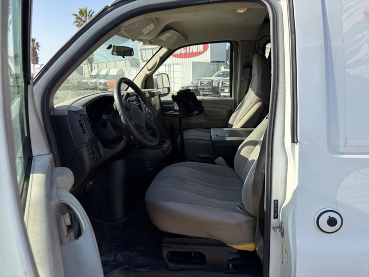 2007-utility-van-image-11