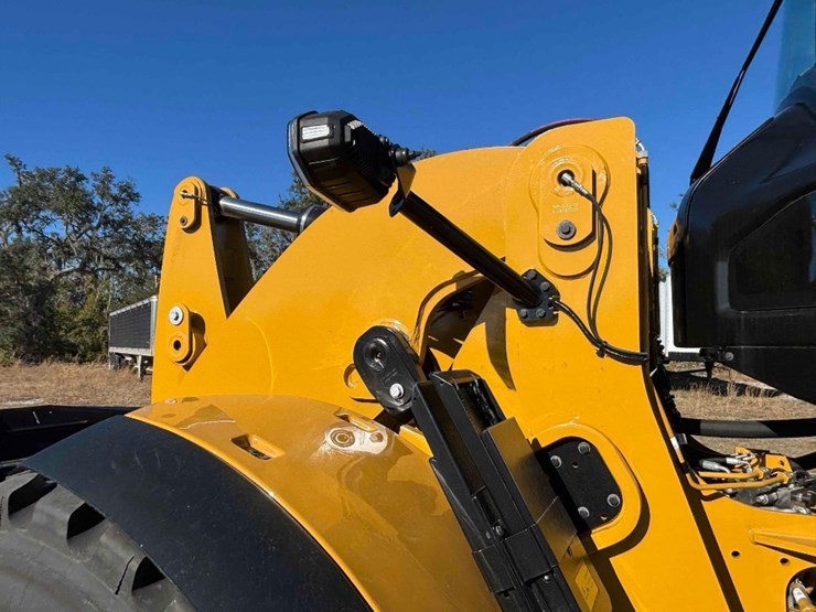 2025-caterpillar-938-image-11