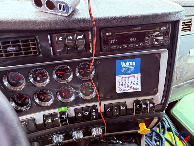 2016-kenworth-t800-image-77