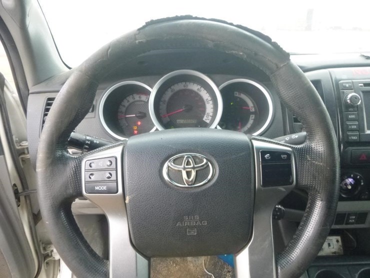 2013-toyota-tacoma-image-16