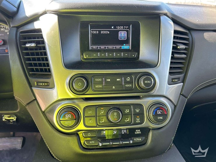 2016-chevrolet-tahoe-image-16