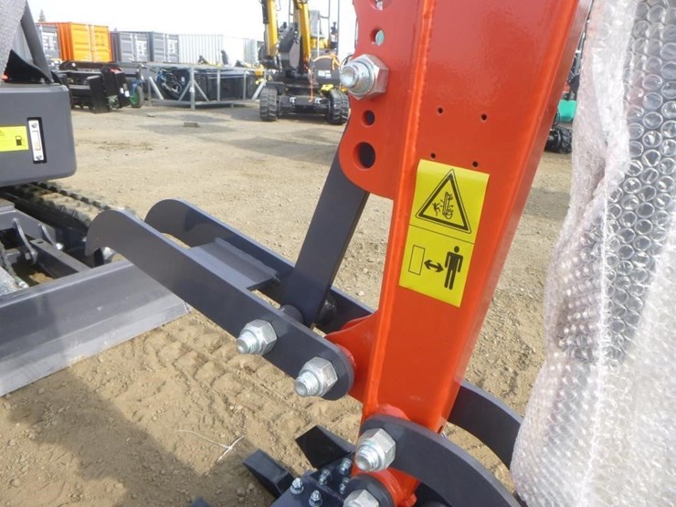 2025-agt-mx15rx-hydraulic-excavator-image-12