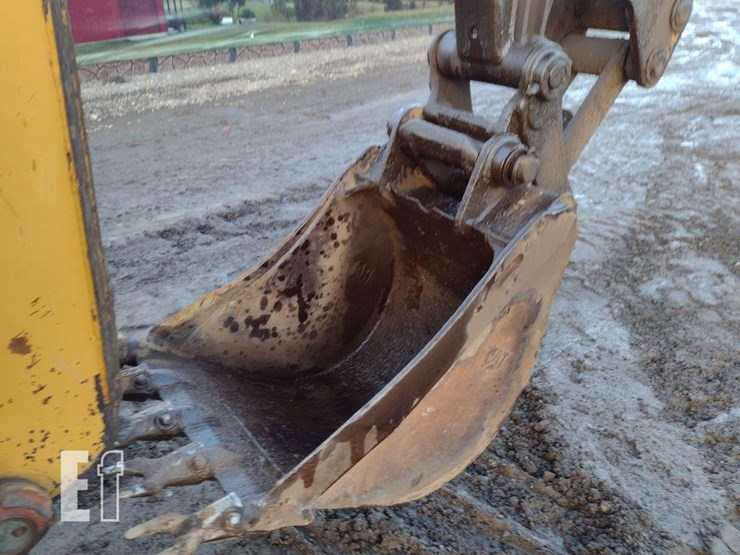 2005-caterpillar-420d-image-30