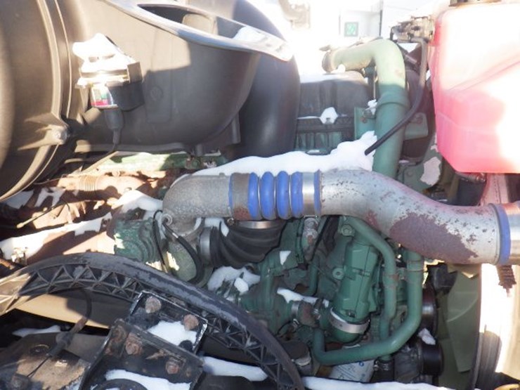 2018-volvo-vnl-300-image-25