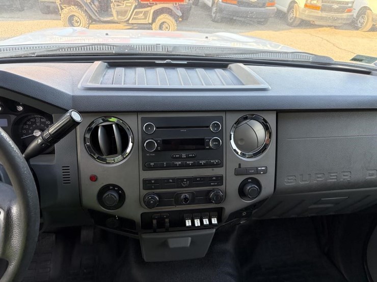 2011-ford-f550-image-12