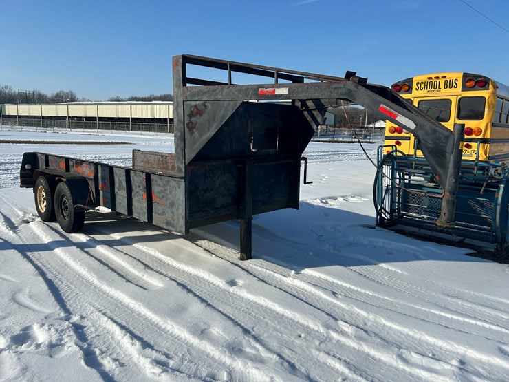 #37773-•-14’-t/a-steel-gooseneck-flatbed-trailer-image-2