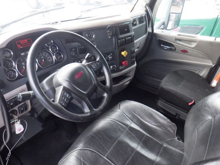 2019-peterbilt-579-image-22
