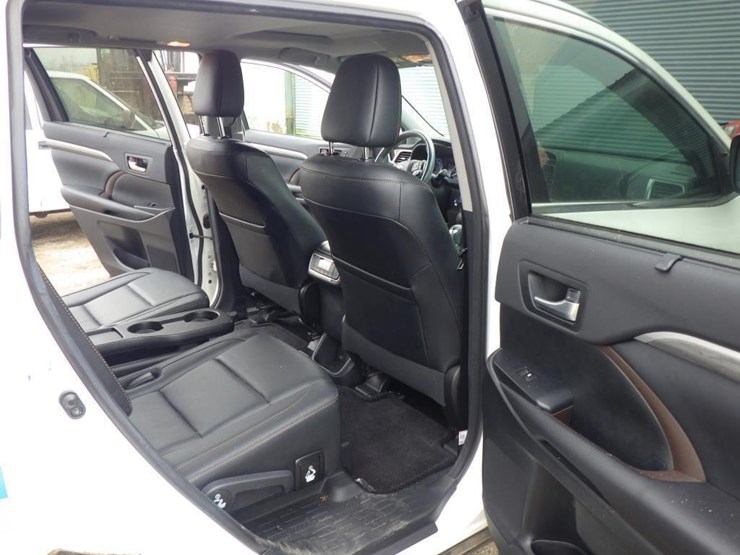 2017-toyota-highlander-image-8