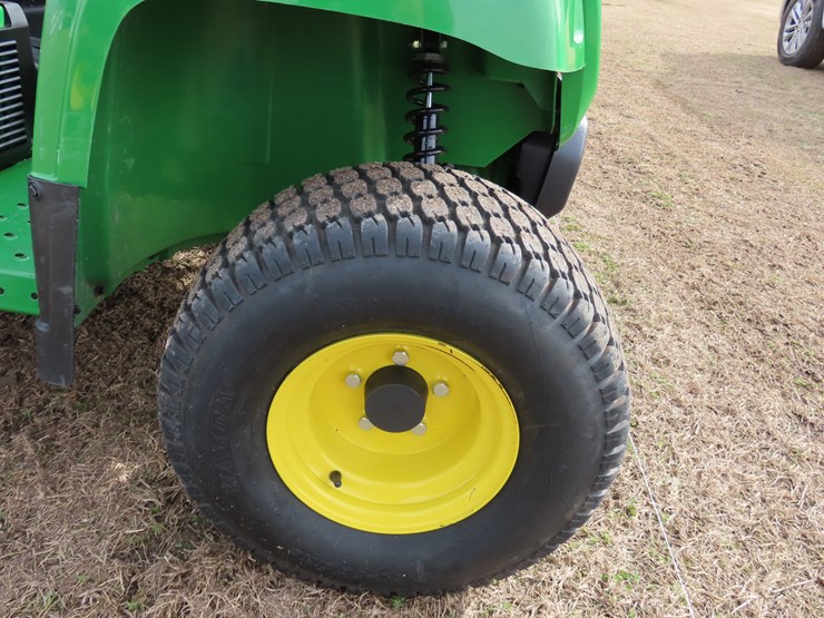 2024-john-deere-gator-image-3