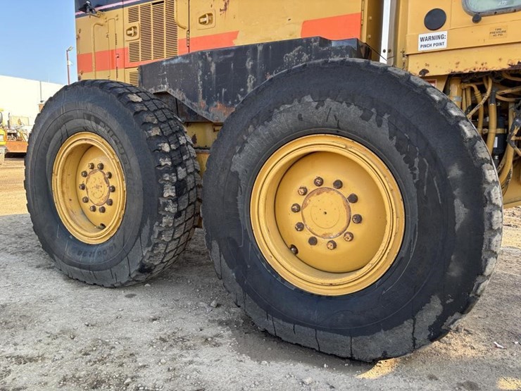 2005-caterpillar-143h-image-26