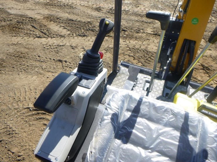 2025-agt-mx50r-hydraulic-excavator-image-23