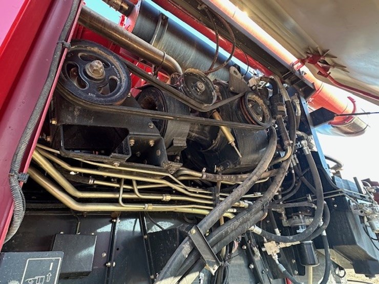 2013-case-ih-6130-image-3