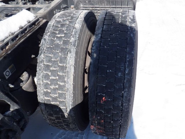 2021-peterbilt-579-image-12