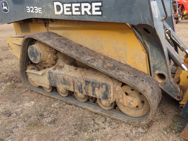 2018-deere-323e-image-5