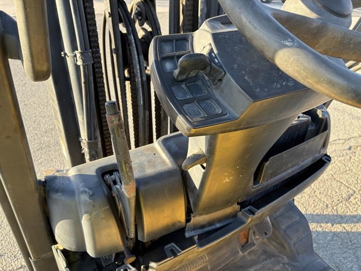 2008-yale-glc050vxnvse094-forklift-image-15