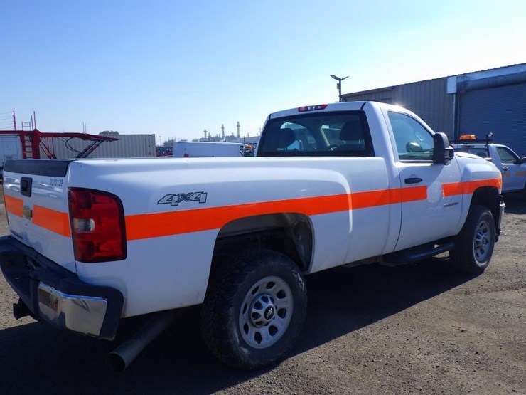 2014-chevrolet-3500hd-image-3