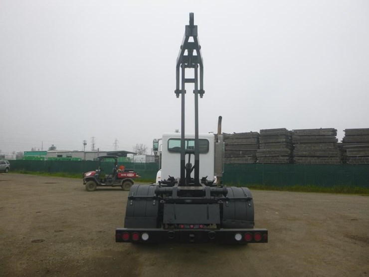 2011-peterbilt-337-image-8