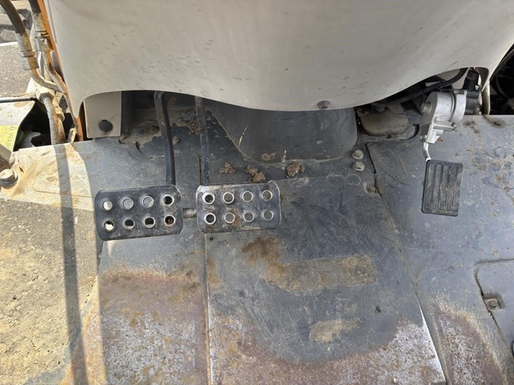 2018-case-580sn-image-19