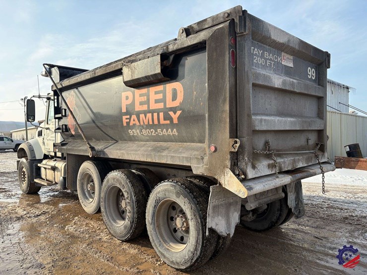 2017-mack-granite-gu713-image-3