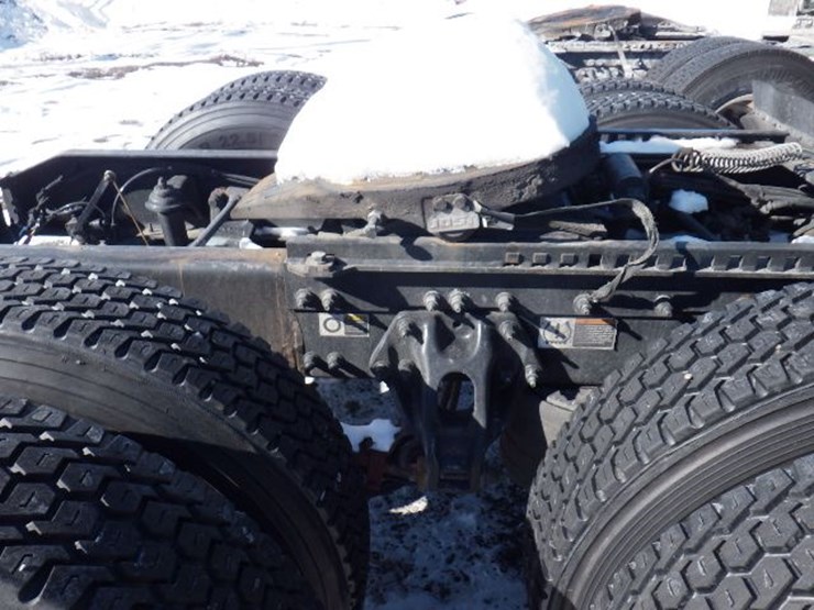 2023-peterbilt-579-image-9