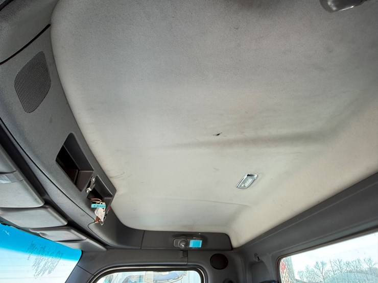 2016-peterbilt-579-image-34