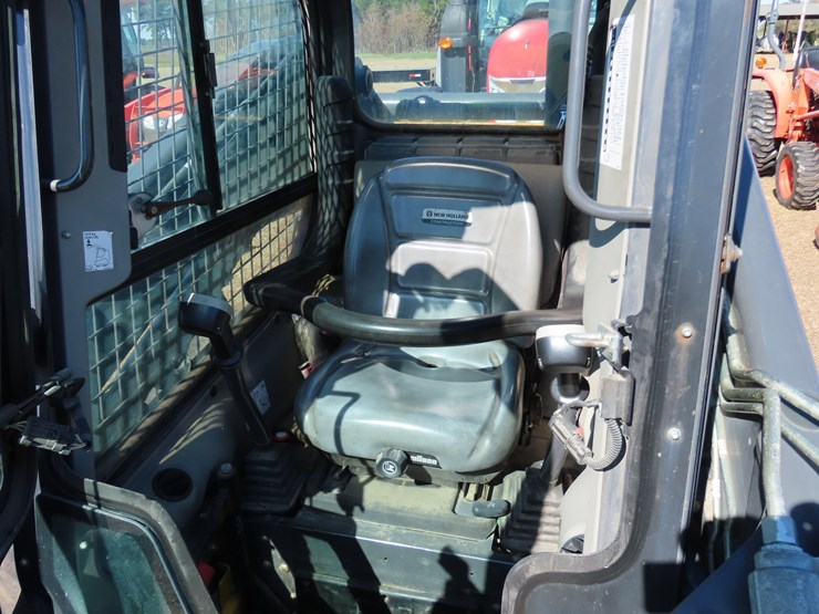 2020-new-holland-c232-image-13