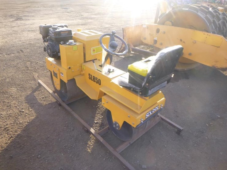 sdlool-sl850-tandem-vibratory-roller-image-4
