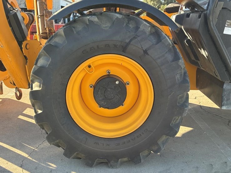 2019-jcb-512-56-image-11