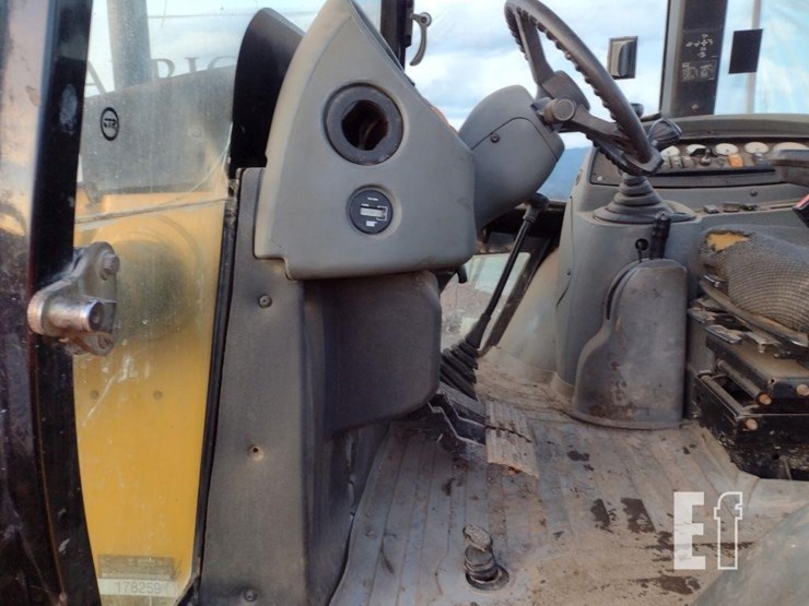 2005-caterpillar-420d-image-15