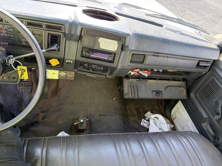 1993-ford-f700-image-12