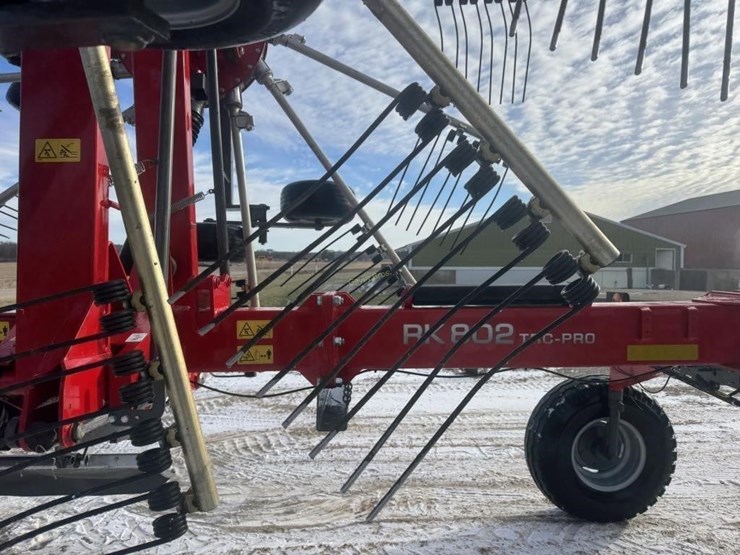 massey-ferguson-rk802-twin-rotary-rake-image-7