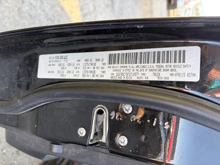 2015-dodge-ram-2500-image-33