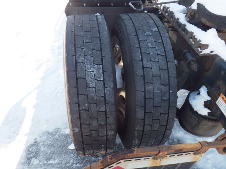 2019-freightliner-cascadia-116-image-11