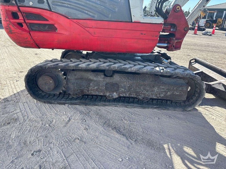 2014-takeuchi-tb228-image-7