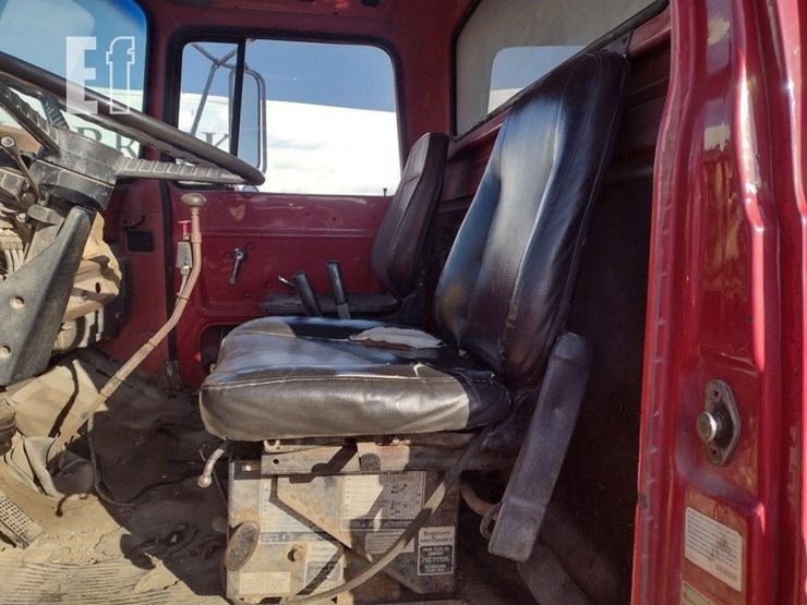 82-ford-l8000-dump-truck^title^-image-14