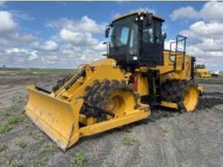 2023-caterpillar-815-image-1