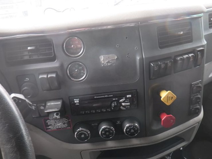 2019-peterbilt-579-image-23