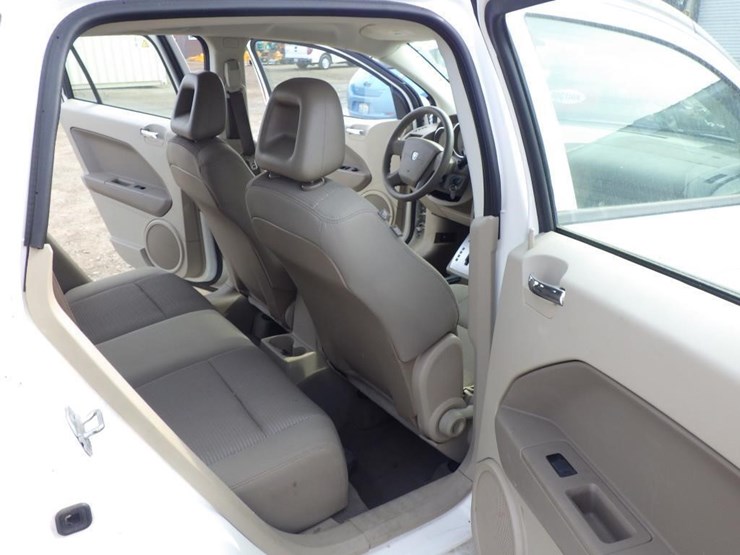 2009-dodge-caliber-image-8