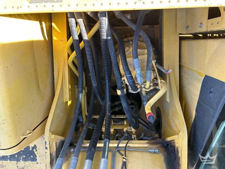 2011-komatsu-pc200-lc-8-image-14