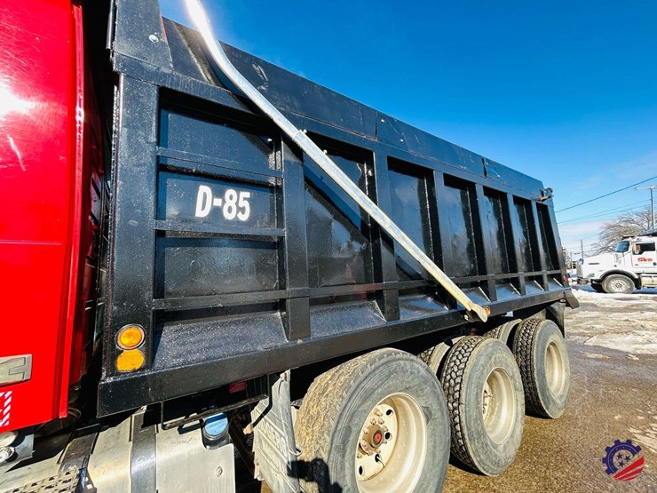 2011-volvo-truck-vhd-tri-axle-dump-truck-image-43