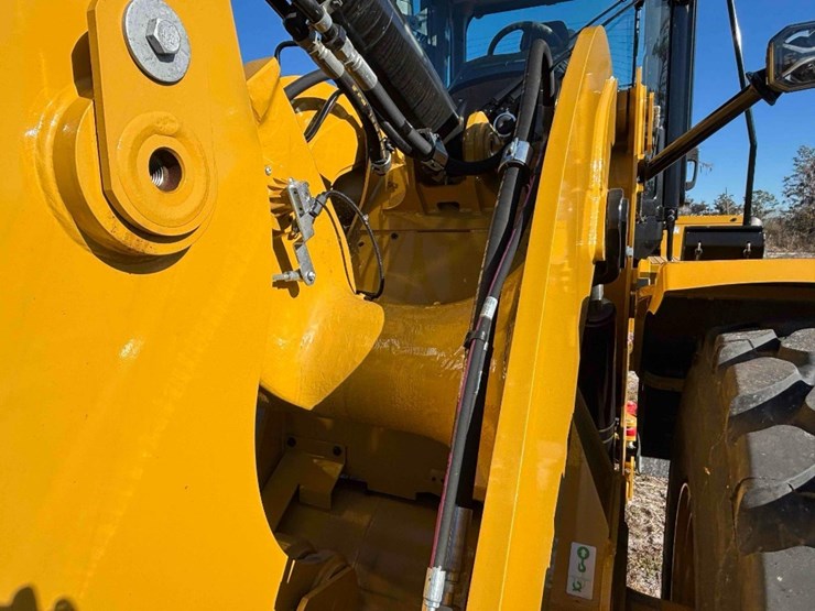 2025-caterpillar-930-image-13