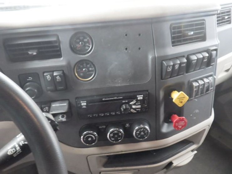 2020-peterbilt-579-image-17