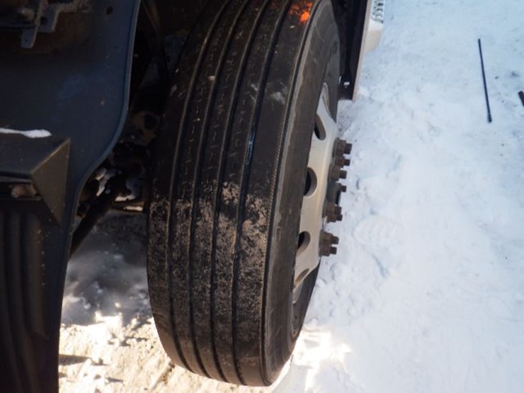 2018-volvo-vnl-300-image-22